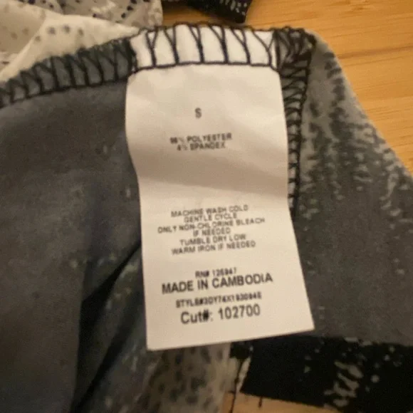 Black & White Abstract Tunic | Effortless Quiet Luxury Look - Picture 4 of 4